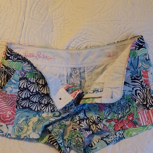 Lilly Pulitzer Size 2 Walsh shorts - Picture 3 of 3